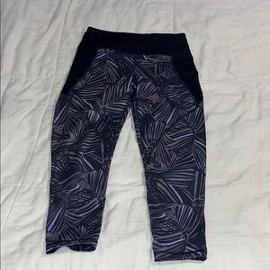 Patagonia women’s palm Patterned cropped Leggings size Small